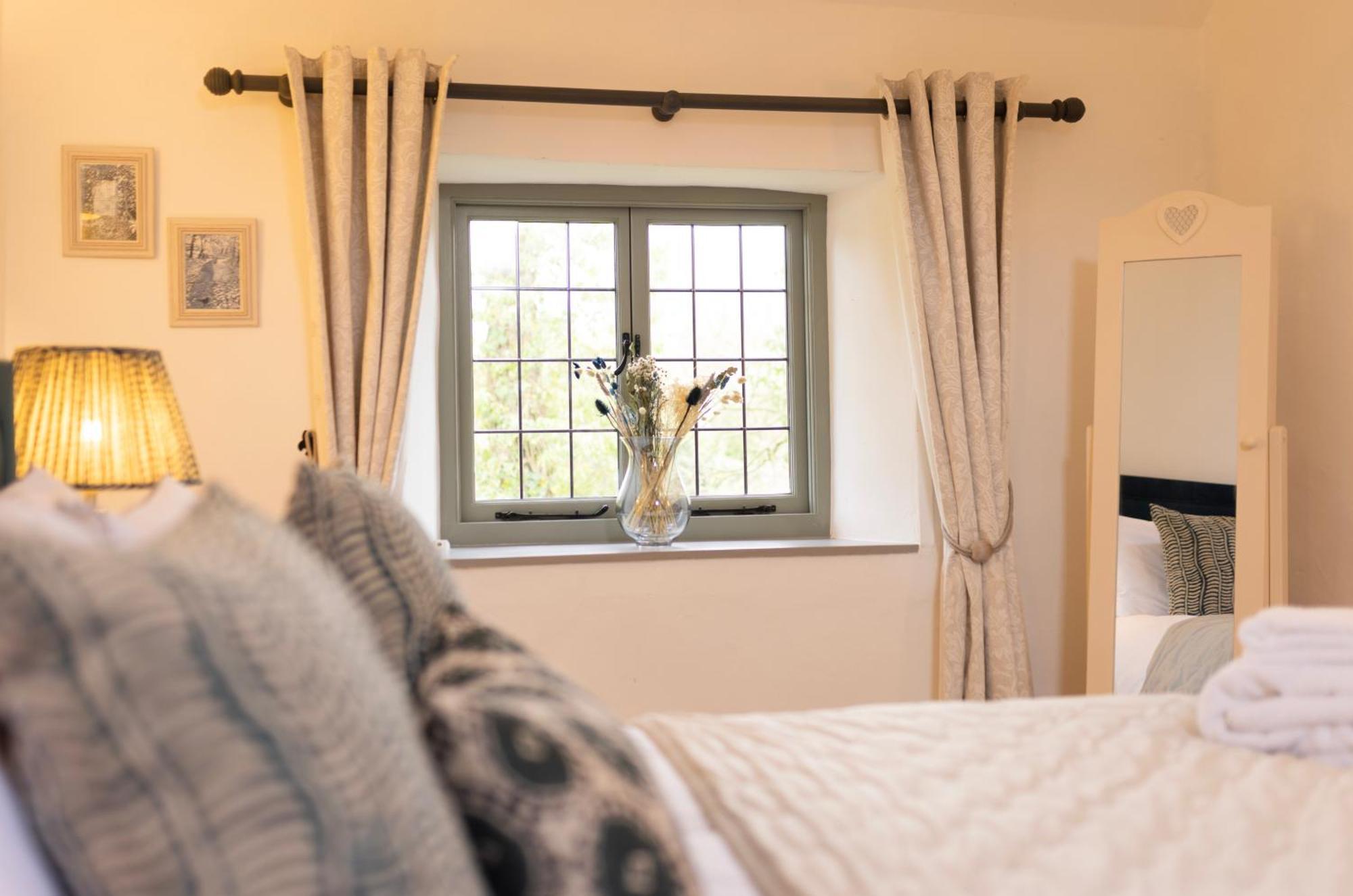 Cotswold Cottage With Hot Tub Bledington Eksteriør billede